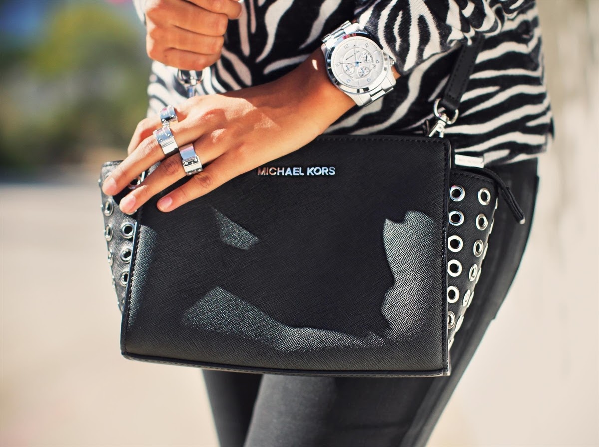 túi đeo chéo michael kors