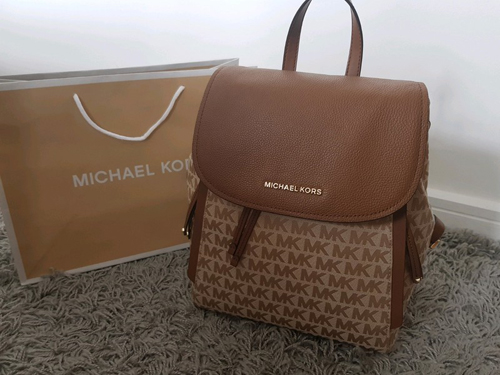 balo hàng hiệu Michael Kors cỡ trung