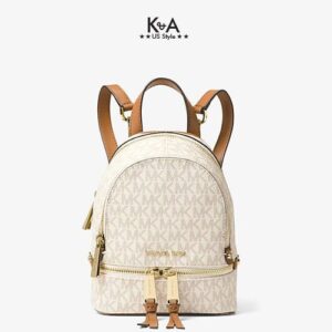 Balo mini Michael Kors của nữ Rhea Mini Vanilla Logo Backpack, balo MK mini hàng hiệu màu trắng logo, balo michael kors đeo chéo, balo MK hàng hiệu màu trắng giành cho nữ, balo Michael Kors chính hãng authentic, balo michael kors authentic minisize