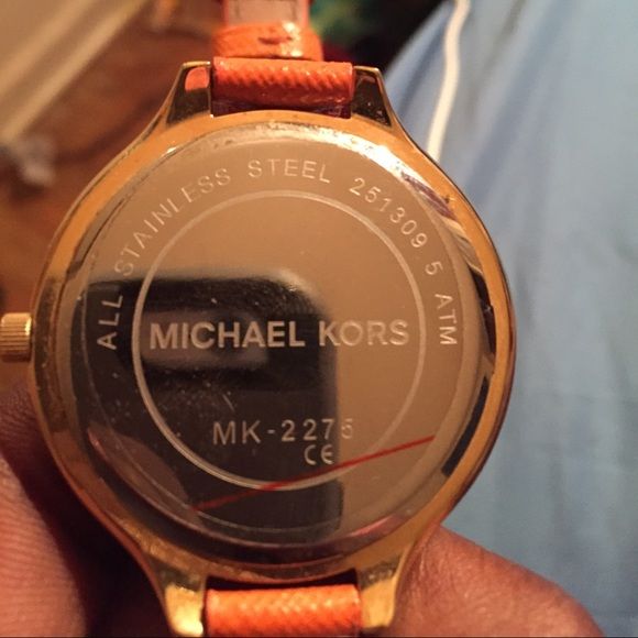 Sô Seru nhận biết đồng hồ thật từ thương hiệu Michael Kors