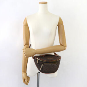 Túi xách Michael Kors authentic Usa cho nữ Erin 35F0GERN1B XS WAIST PACK XBODY,  túi xách Michael Kors cao cấp đeo chéo, túi xách MK chính hãng đeo chéo màu nâu logo dạo phố, giỏ xách MK chính hãng, giỏ xách MK hàng hiệu.