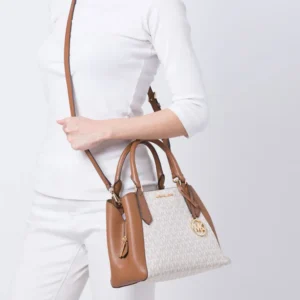 Túi xách Michael Kors công sở đeo chéo Kimberly Small Crossbody Vanilla Bag, giỏ xách MK chính hãng giành cho nữ, túi xách michael kors hàng hiệu màu trắng size nhỏ, túi xách MK hàng hiệu dạo phố, túi xách MK văn phòng