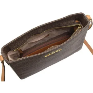 Túi xách Michael Kors đeo chéo vuông Jet Set Trave Brown Signatures Crossbody Bag, giỏ xách MK chính hãng giành cho nữ, túi xách michael kors hàng hiệu màu nâu đeo chéo, túi xách MK hàng hiệu dạo phố, túi xách MK văn phòng