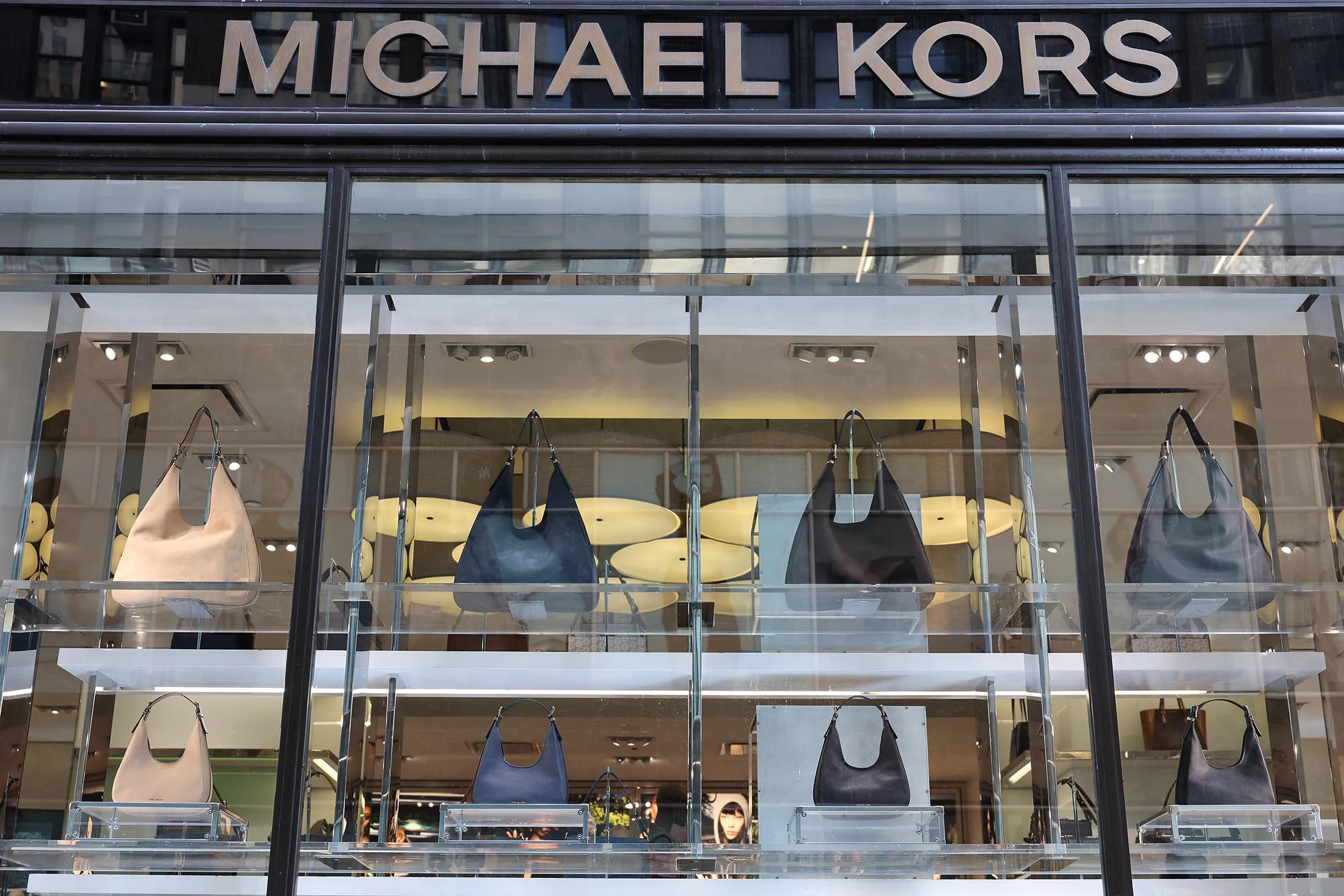 1x-1 Tag giá của túi xách Michael Kors chứa đựng nhiều thông tin quan trọng về sản phẩm