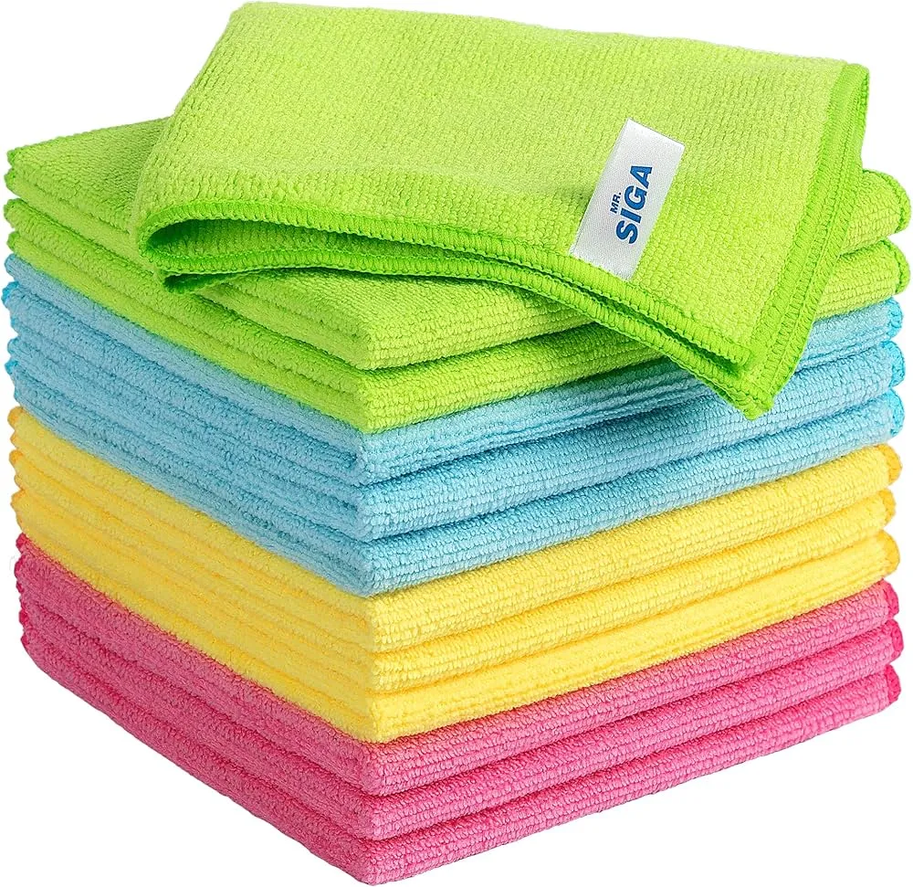 Chuẩn bị đầy đủ dụng cụ chuyên dụng là bước đầu tiên quan trọng trong quy trình vệ sinh túi hiệu