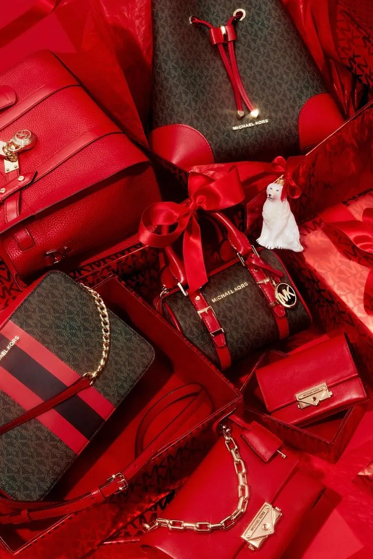 Set quà tặng túi xách Michael Kors sang trọng là lựa chọn hoàn hảo để thể hiện sự tinh tế