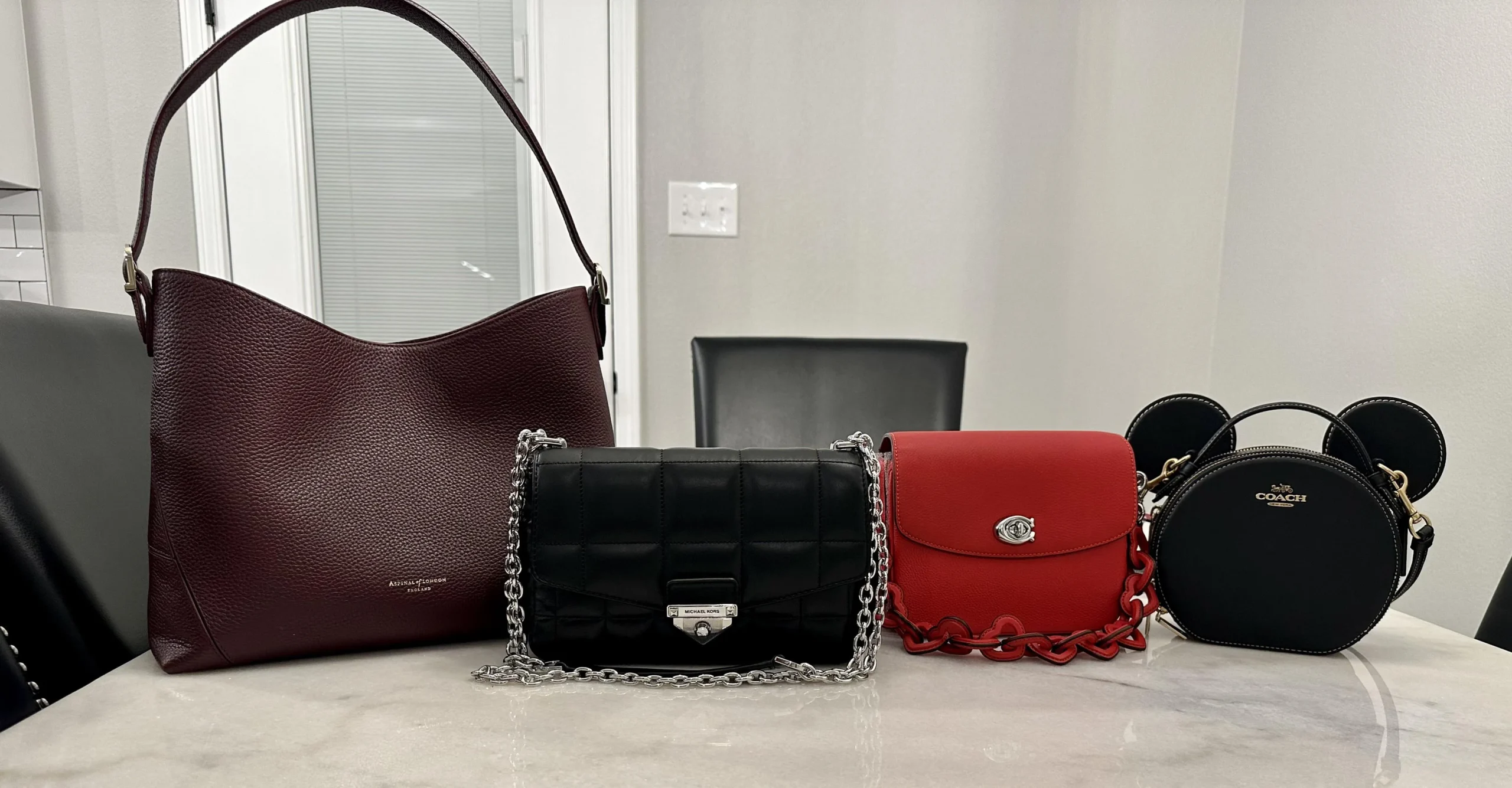 g3mxaydzinfc1-scaled-1 Cuộc đối đầu giữa hai ông lớn Michael Kors và Coach trong phân khúc túi xách cao cấp