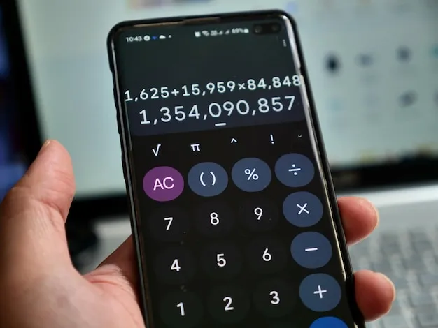 hand-holding-smart-phone-with-digital-calculator-app-shown-its-screen-accounting_21336-16275 Sử dụng công thức tính toán chính xác giúp bạn kiểm soát ngân sách mua sắm