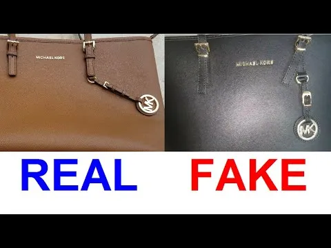 So sánh chi tiết khóa kéo túi Michael Kors thật và giả để thấy sự khác biệt về độ hoàn thiện