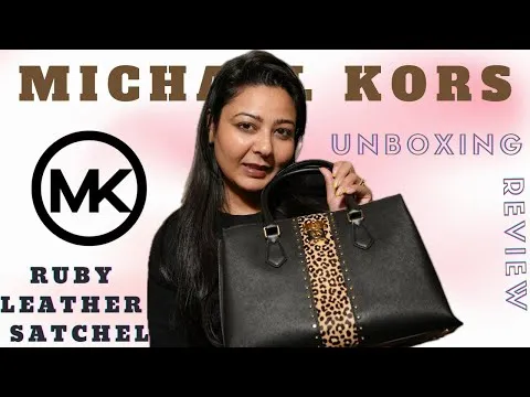 Túi xách Michael Kors mới mua thường mang theo mùi đặc trưng của da và hóa chất bảo quản cần được xử lý đúng cách