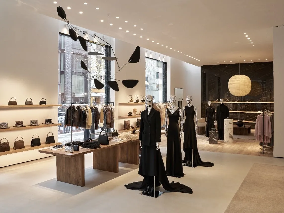 Không gian mua sắm sang trọng tại showroom Michael Kors chính hãng