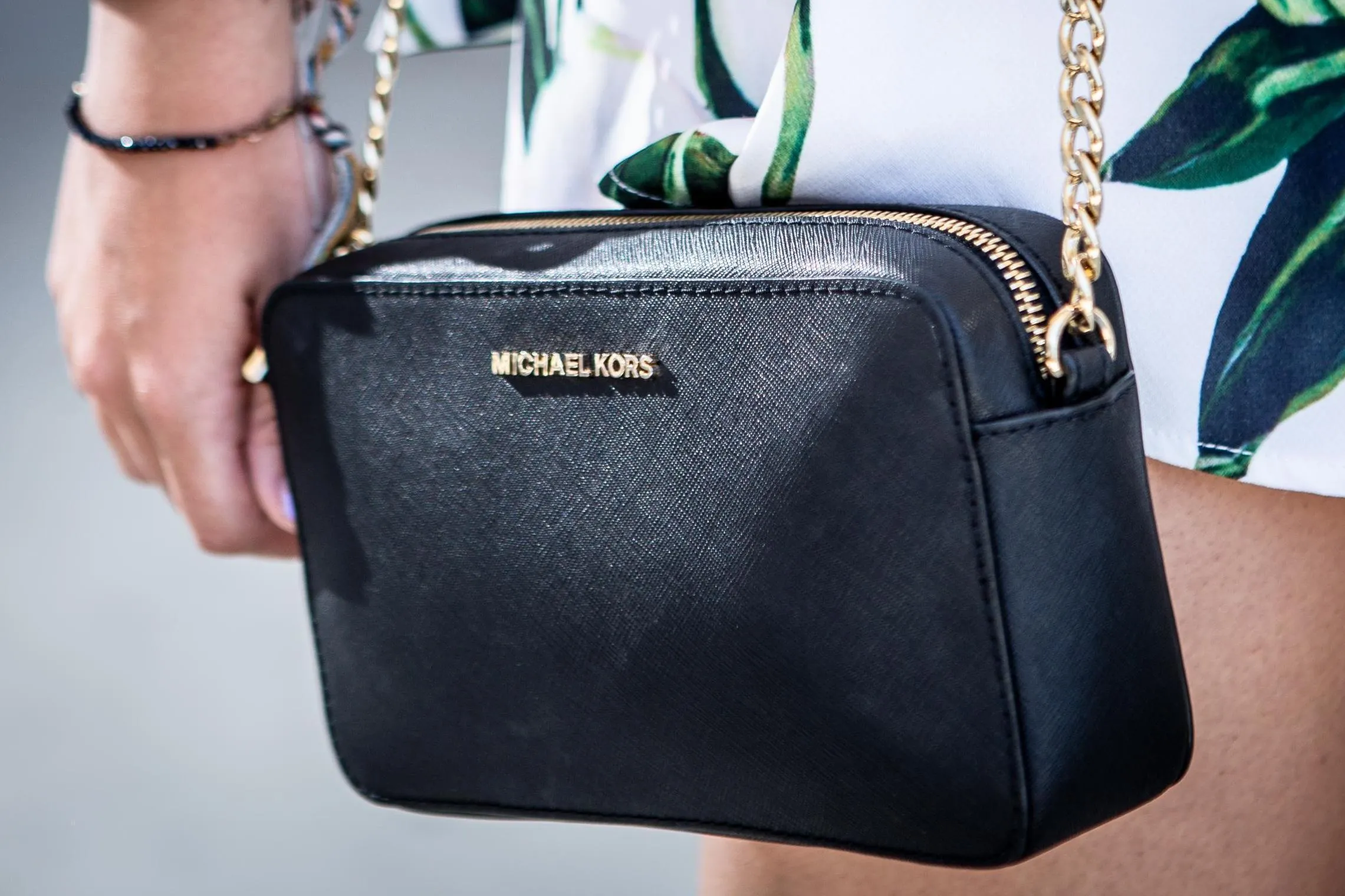 kors-bag Michael Kors là biểu tượng của sự sang trọng và tính ứng dụng cao trong làng thời trang thế giới