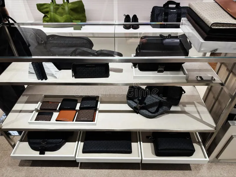 Sở hữu một chiếc túi Michael Kors là niềm tự hào của phái đẹp đòi hỏi quy trình bảo quản khắt khe