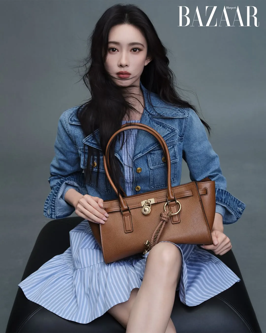 Phong cách Jetset đặc trưng của Michael Kors mang lại vẻ ngoài năng động và quyền lực