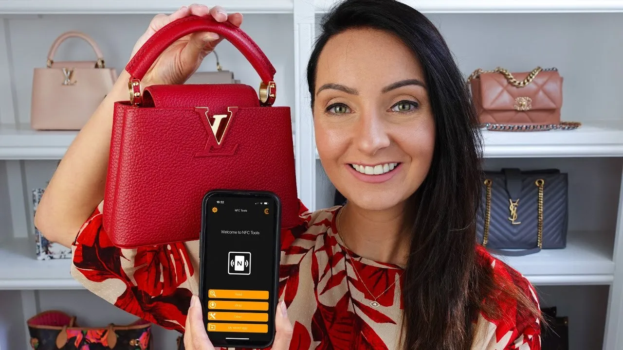 Yêu cầu người bán quay cận cảnh các chi tiết nhạy cảm là bước quan trọng trong quy trình check túi online