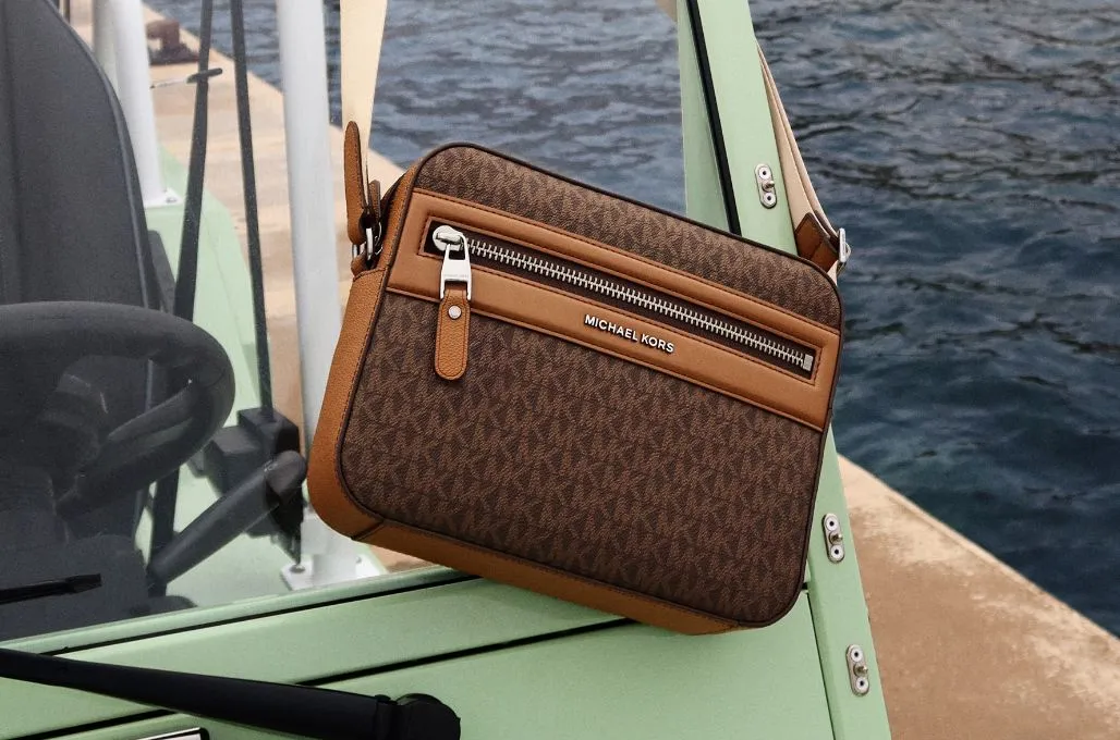 Bộ sưu tập túi xách nam Michael Kors với đa dạng kiểu dáng và kích cỡ