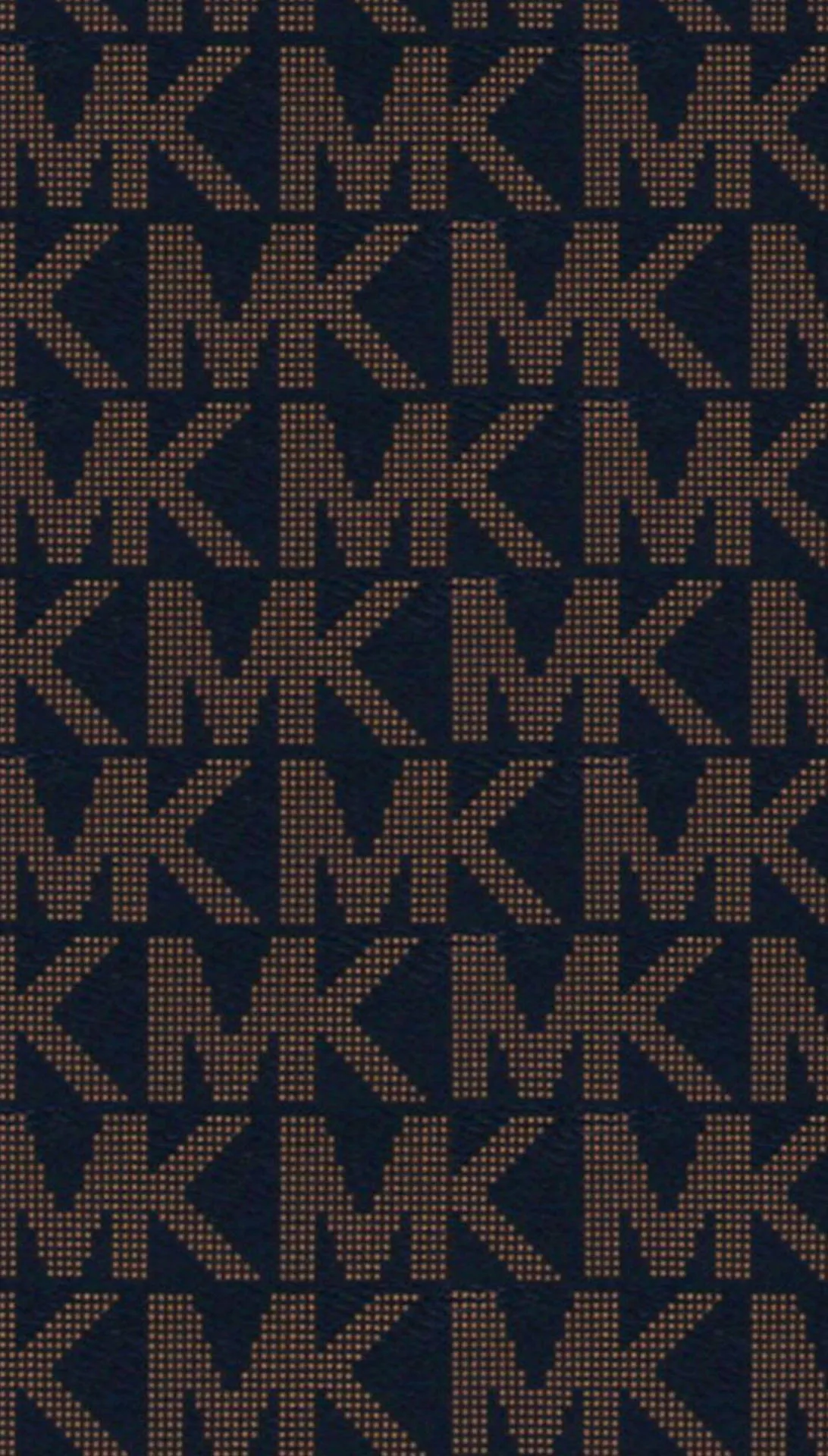 michael-kors-classic-mk-initials-o4mp8ispshd5fwka Cận cảnh họa tiết MK Signature tinh tế trên nền chất liệu cao cấp