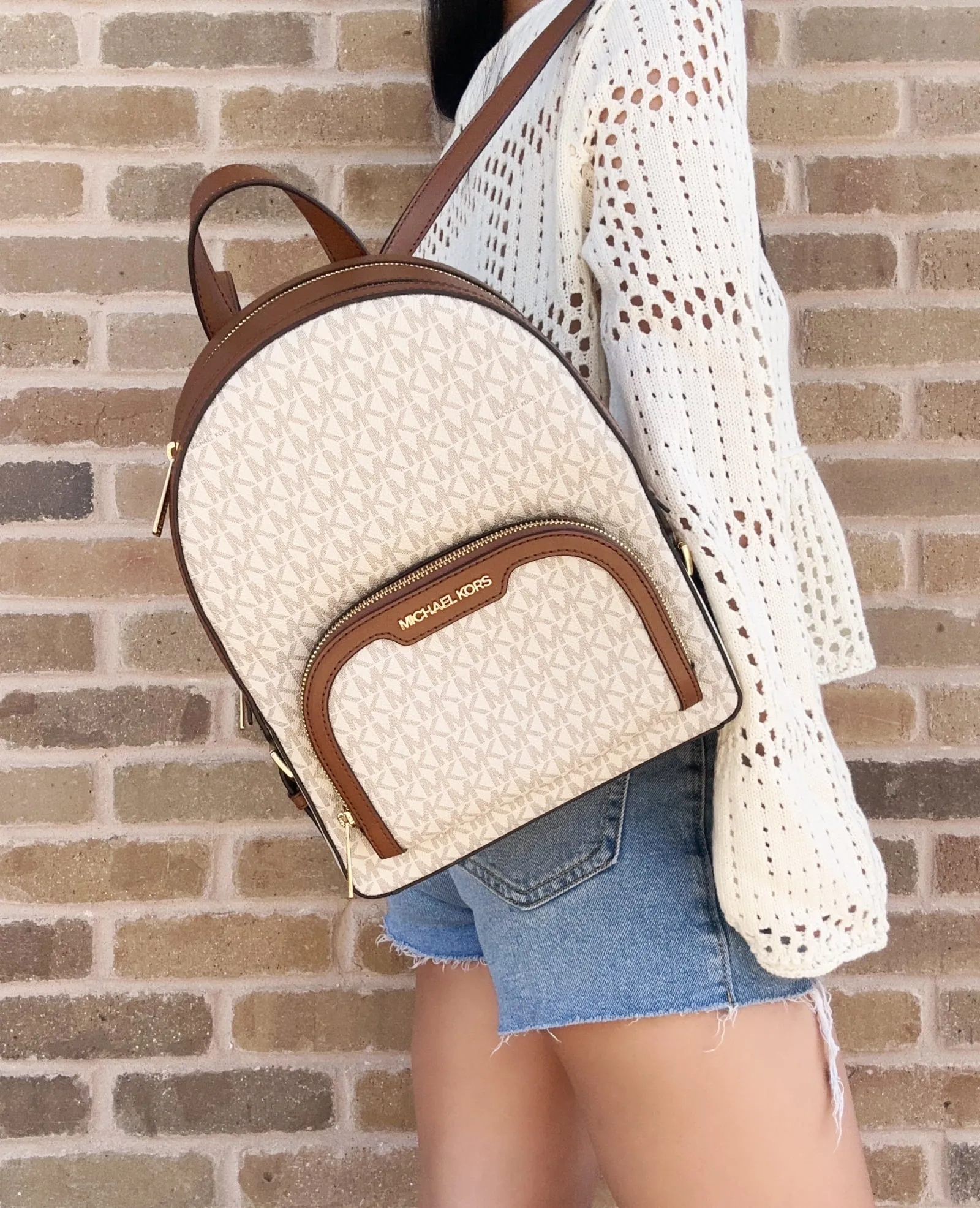 michael-kors-jaycee-medium-vanilla-backpack-vanilla-mk_809d9e9d-50c3-4306-89bc-41f24fb4a304-00c41c2e6850a7919a7e2f7e54fde181 Balo Jaycee Convertible MK Sự kết hợp hoàn hảo giữa thời trang và tính ứng dụng