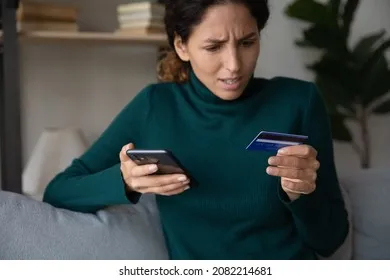 online-payment-problem-worried-confused-260nw-2082214681 Hãy luôn tỉnh táo trước những lời mời chào giảm giá quá hời trên mạng