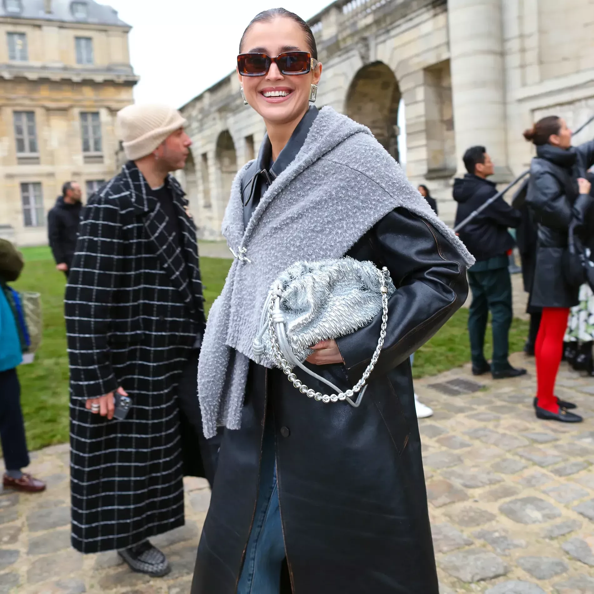 paris_streetstyle_philoh_day_4_2030_1_cf19c59caa Sử dụng màu sắc tương phản giúp bộ trang phục mùa đông thêm phần nổi bật