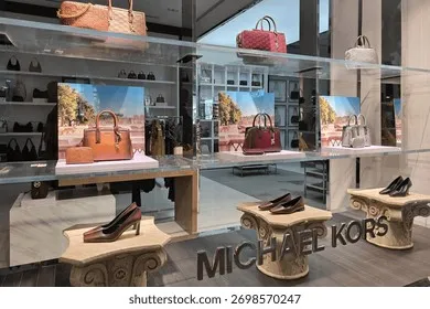 Bộ sưu tập túi xách Michael Kors chính hãng với đa dạng mẫu mã và màu sắc