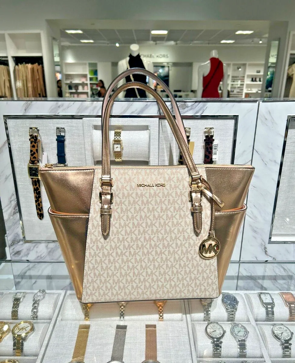 Sự đa dạng về màu sắc khóa kéo và phụ kiện kim loại trên các dòng túi Michael Kors