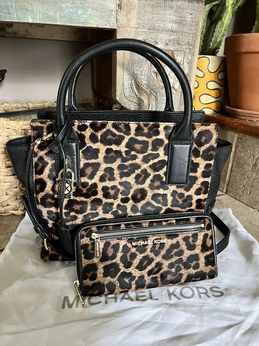 Mẫu túi Michael Kors họa tiết da báo sang trọng và đẳng cấp