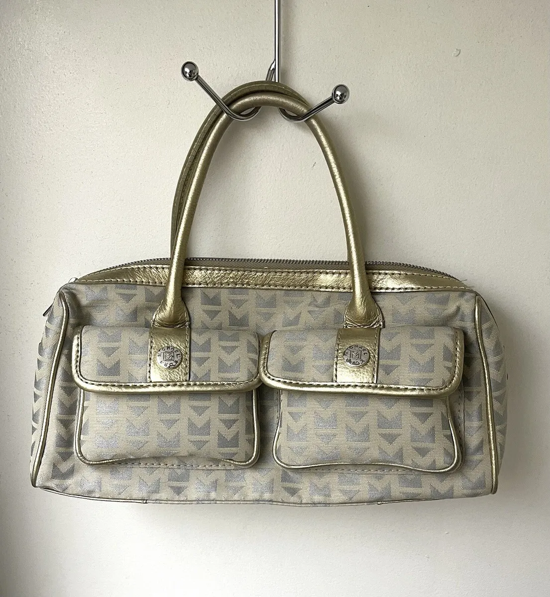 Những thiết kế túi xách thời kỳ đầu của Michael Kors với tông màu trung tính và chất liệu da cao cấp