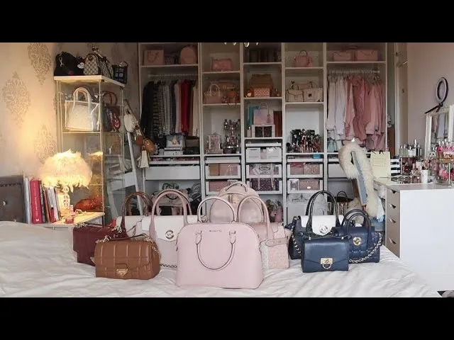 sddefault-86 Túi xách Michael Kors cần được bảo quản đúng cách để giữ vững giá trị và vẻ đẹp nguyên bản