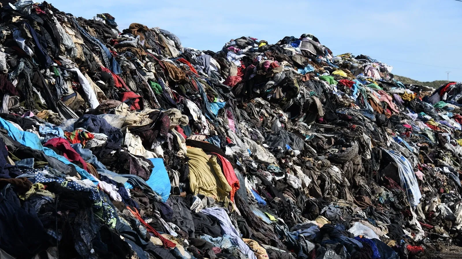 waste_is_out_of_fashion_shutterstock Tác động của rác thải thời trang đối với môi trường tự nhiên