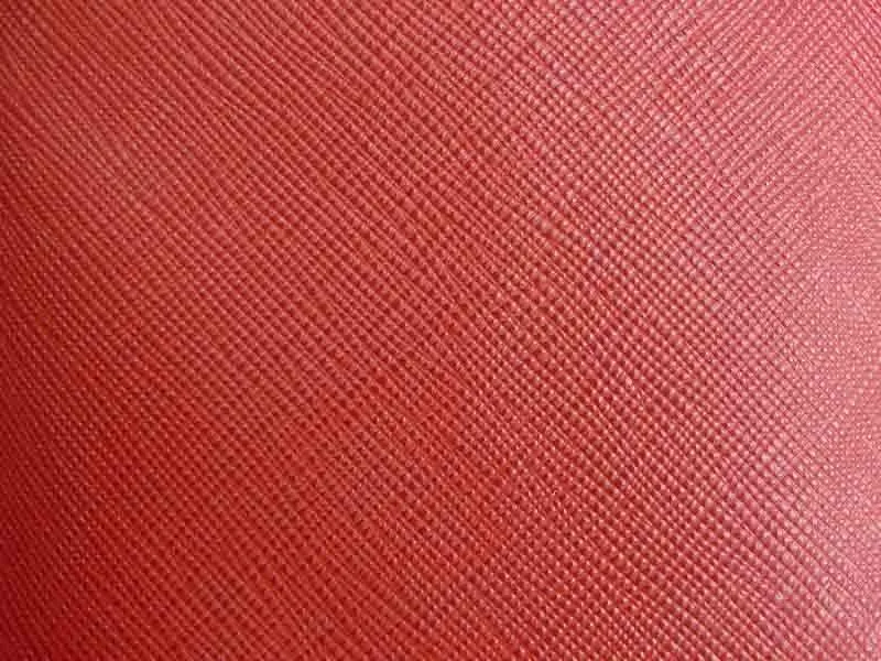 Chất liệu da Saffiano bền bỉ là điểm tựa vững chắc cho chất lượng của túi xách Michael Kors