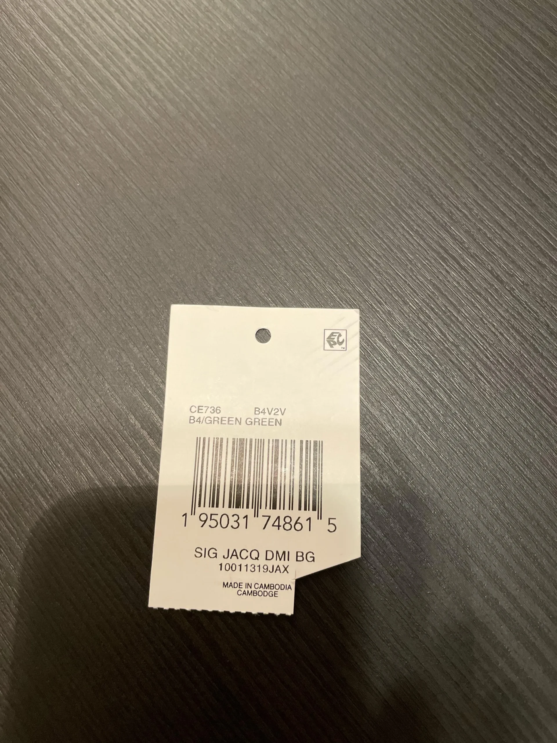 y4uku7cee0ta1-1-scaled-1 Tag giá bị cắt góc thường ám chỉ hàng thanh lý hoặc không được đổi trả